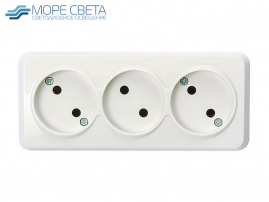 Розетка 3-местная 10А 220V IP20 б/з белая
